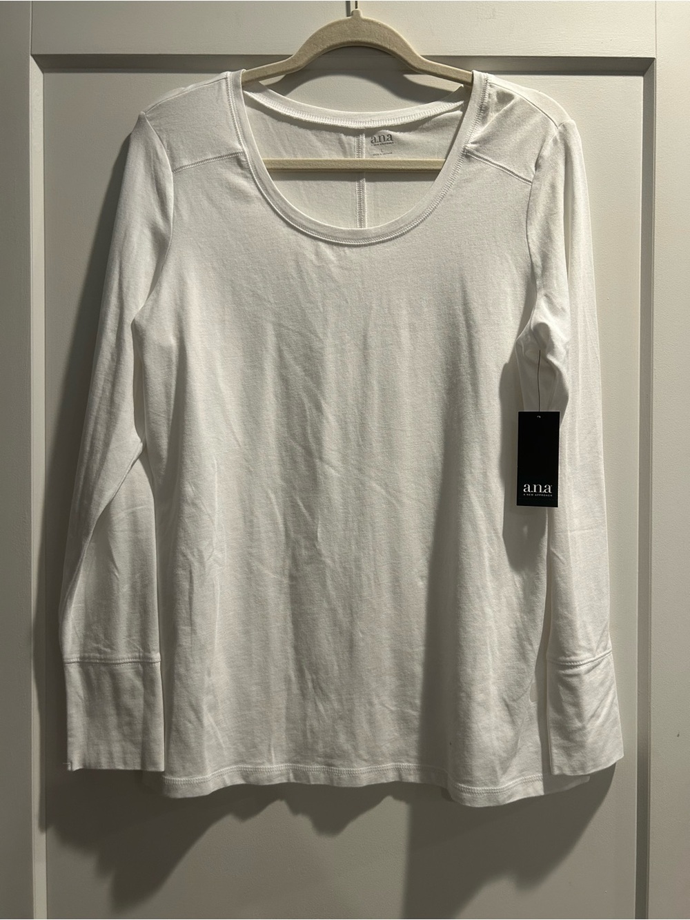 a.n.a Women's White Long-Sleeve Crewneck Tee